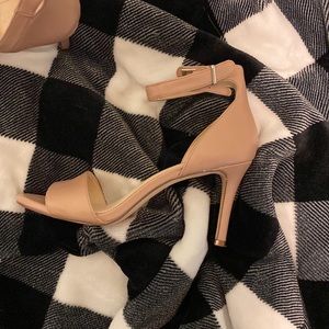 Nine West high heels, nude. 7M